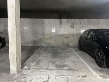 Location Garage box et parking 1 m&sup2;Nantes Centre Ville