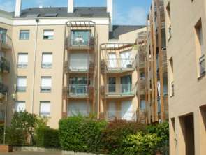 Location Garage box et parking 15 m&sup2;Rennes Bourg L'evêque