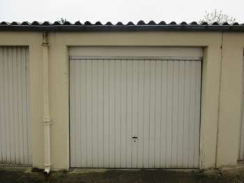 Location garage box et parking 1 pièce