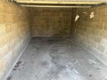 Location garage box et parking 2 pièces