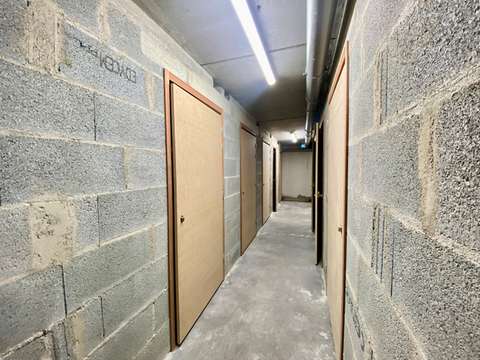 Location garage box et parking 1 pièce