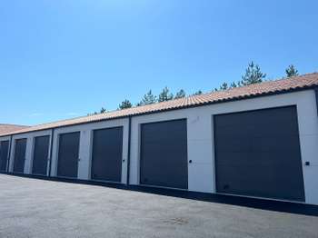 Location garage box et parking 1 pièce Saint-Gilles-Croix-De-Vie Croix De Vie 85