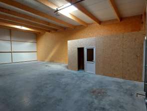 Location Garage box et parking 210 m&sup2;Saint-Hilaire-de-Chaléons