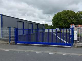 Location garage box et parking 2 pièces