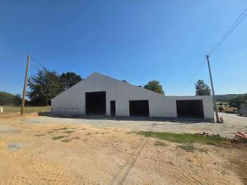 Location Garage box et parking 150 m&sup2;Saint-Martin-sur-Oust