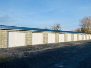Location Garage box et parking 17 m&sup2;Sainte-Marguerite-d'Elle