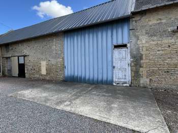 Location Garage box et parking 70 m&sup2;Secqueville-en-Bessin
