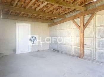 Location Garage box et parking 220 m&sup2;Thouars