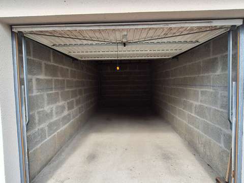 Location garage box et parking 1 pièce
