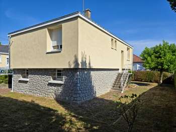 Location maison 4 pièces Laval 53