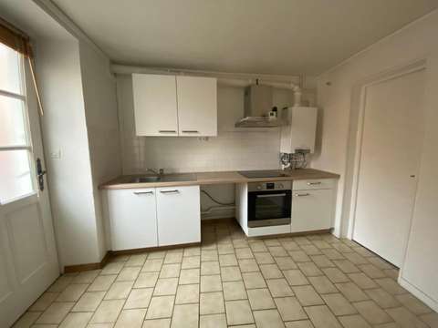 Location maison 3 pièces Laval Centre-Ville Cathédrale 53