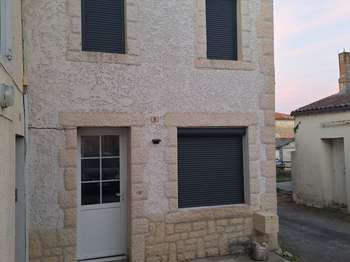 Location maison 2 pièces Saint-Bonnet-sur-Gironde 17
