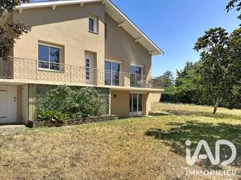 Location Maison 8 piècesSaint-Genis-les-Ollières