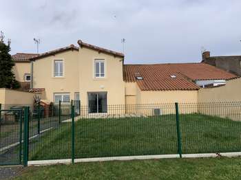 Location Maison 4 piècesSaint-Hilaire-de-Voust