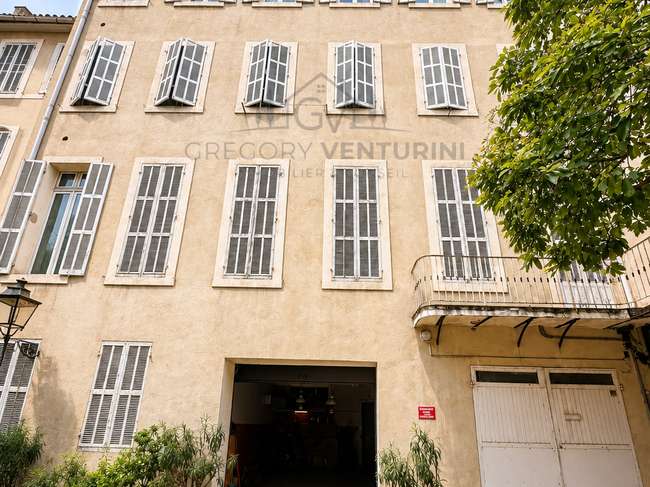 Appartement 9 pièces 215 m² · à Marseille 6e · 215 m² · 899 000 €