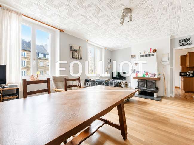 Appartement 5 pièces 122 m² · à Saint-Hilaire-du-Harcouët · 122 m² · 84 900 €