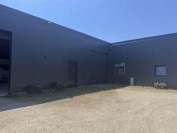 Bureaux et commerces Ambon 56