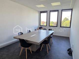 Bureaux et commerces 8 pièces