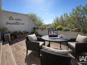 Vente Bureaux et commerces 97 m&sup2;Arles