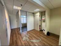 Bureaux et commerces 4 pièces Bureaux et commerces 4 pièces
