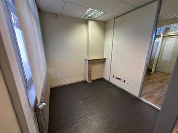 Bureaux et commerces 4 pièces Bureaux et commerces 4 pièces
