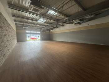 Bureaux et commerces 4 pièces