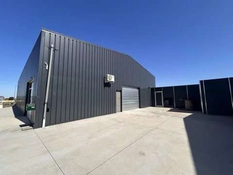 Bureaux et commerces 4 pièces