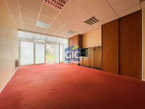Bureaux et commerces 7 pièces