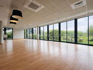 Bureaux et commerces 6 pièces