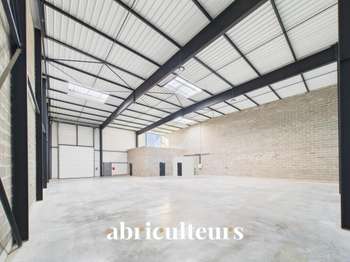 Local commercial 450 m² · à Chartres · 450 m² · 670 490 €