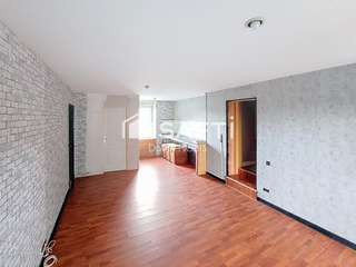 Bureaux et commerces 4 pièces