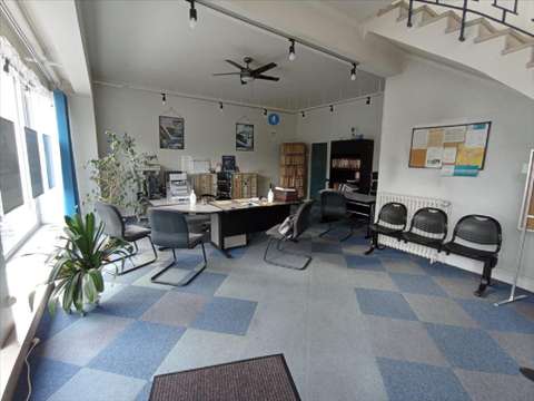 Bureaux et commerces 4 pièces