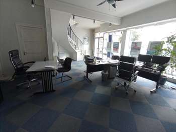 Bureaux et commerces 4 pièces Bureaux et commerces 4 pièces