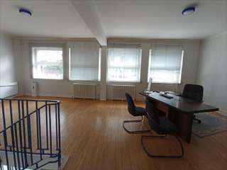 Bureaux et commerces 4 pièces