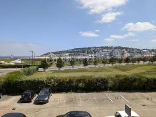 Bureaux et commerces 5 pièces