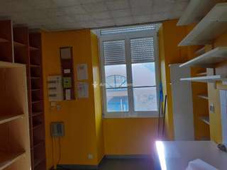 Bureaux et commerces 4 pièces