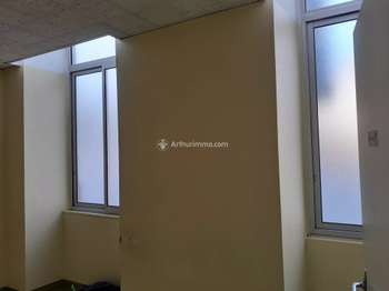 Bureaux et commerces 4 pièces Bureaux et commerces 4 pièces