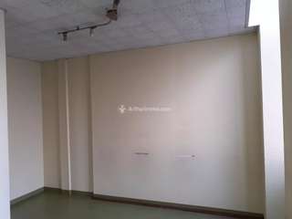Bureaux et commerces 4 pièces