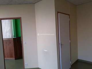Bureaux et commerces 4 pièces