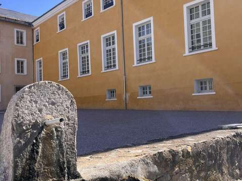 Bureaux et commerces Embrun 05