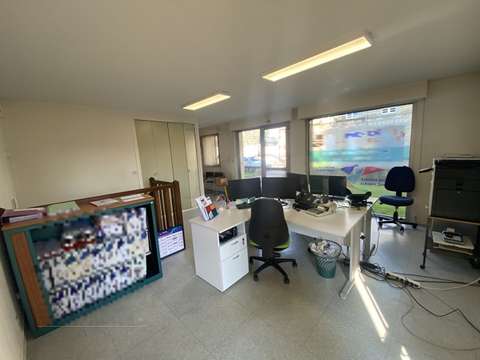 Bureaux et commerces 5 pièces