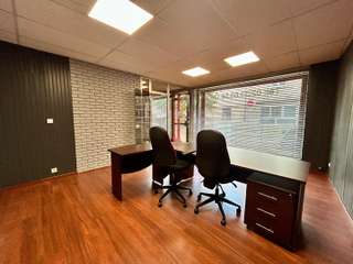 Bureaux et commerces 6 pièces