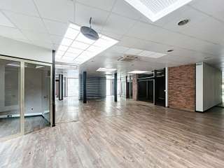 Bureaux et commerces 18 pièces