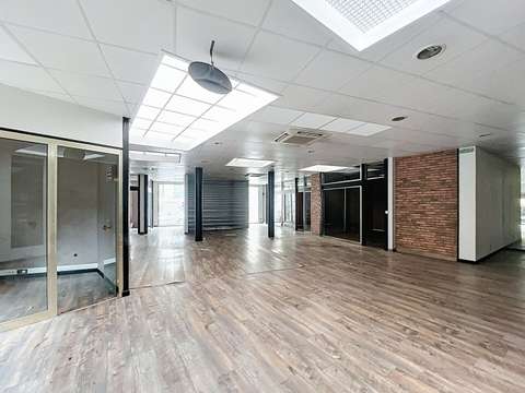 Bureaux et commerces 18 pièces