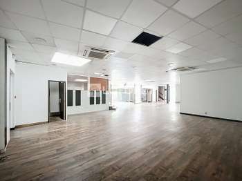 Bureaux et commerces 18 pièces