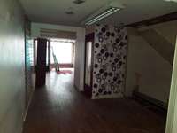 Bureaux et commerces 4 pièces