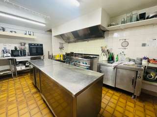 Bureaux et commerces 4 pièces