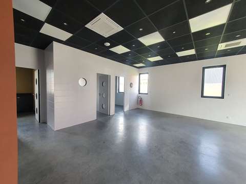 Bureaux et commerces 4 pièces