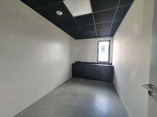 Bureaux et commerces 4 pièces