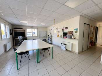 Bureaux et commerces 4 pièces